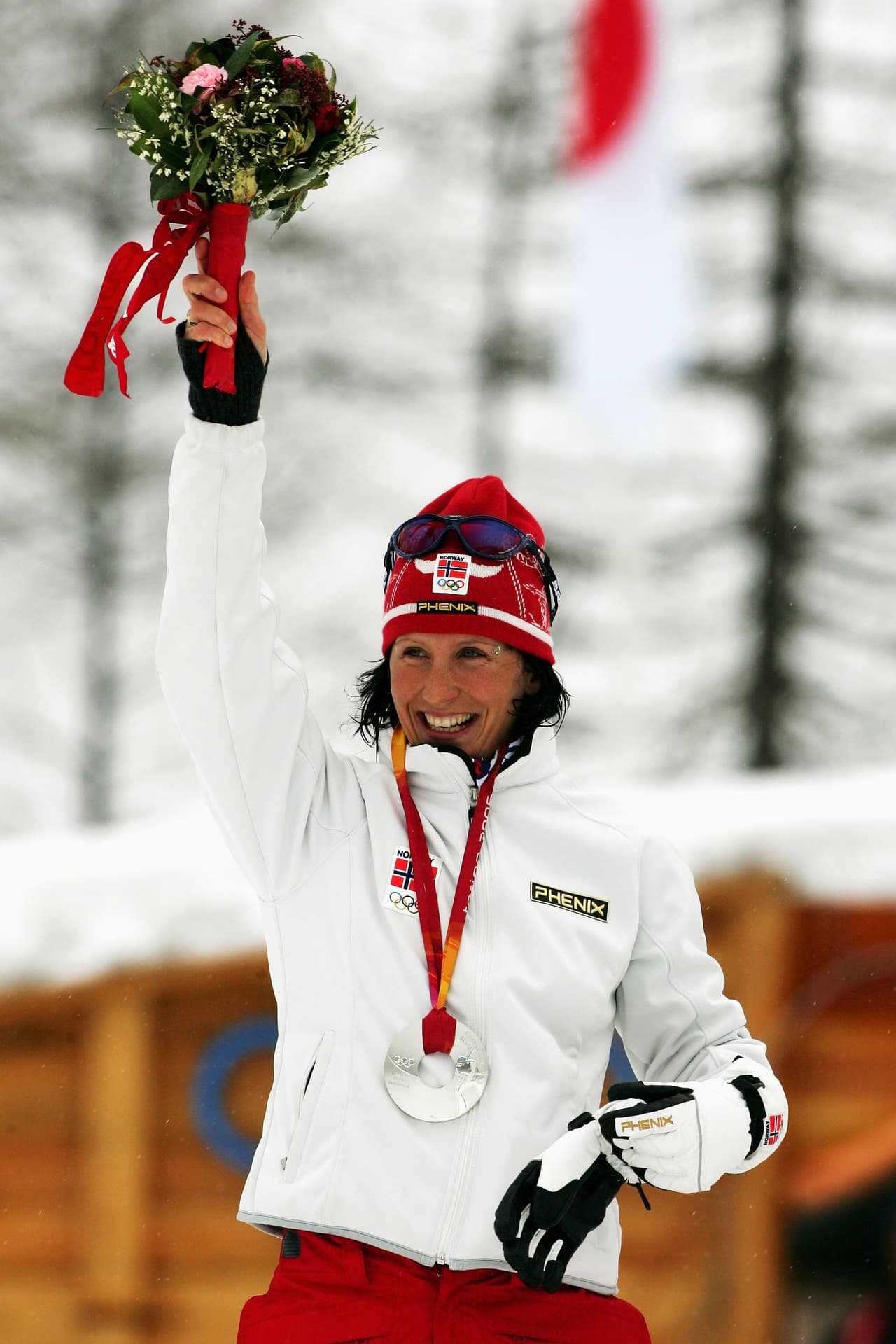 En las siguientes Olimpiadas –Turín 2006– repitió medalla de plata, pero esta vez en los 10 kilómetros estilo clásico (esquí).