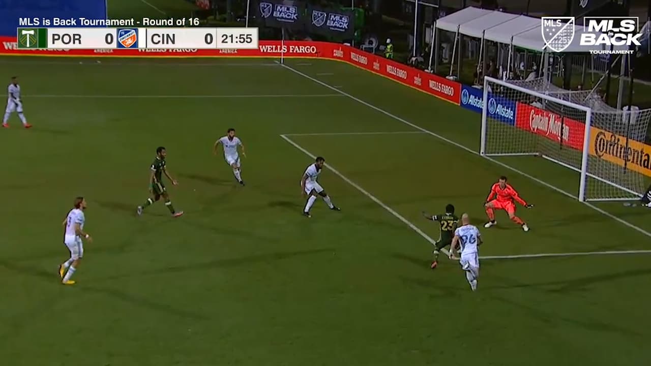 Espectacular atajada de Przemyslaw Tyton evita el primero de los Timbers