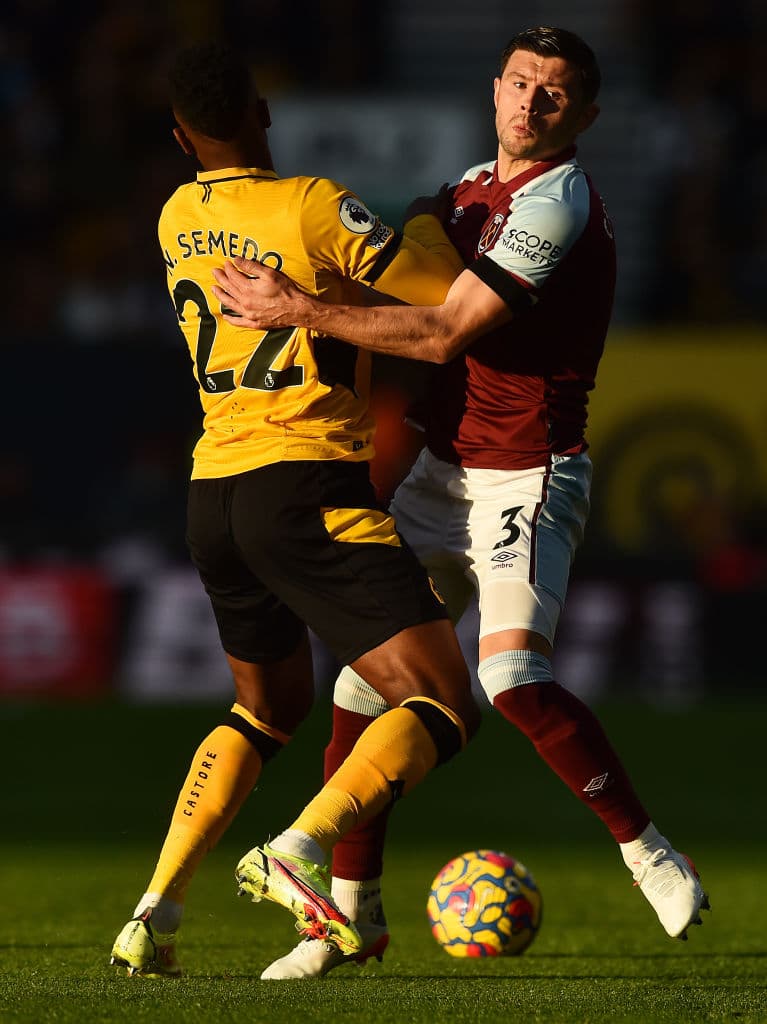 El lobo mexicano volvió a tener gol con los Wolves y los locales vencen 1-0 al West Ham United.