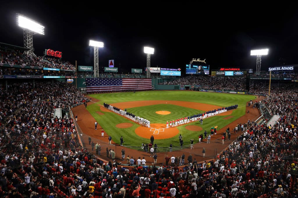 Cuando vayas al nuevo Yankee Stadium recuerda que estás en el estadio más caro jamás creado: s
<b>u construcción costó $2.3 mil millones. ¡Disfrútalo! </b>