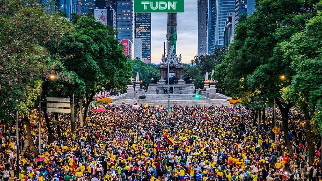 ¡El Ángel es una fiesta! Aficionados de Colombia se congregan en Paseo de la Reforma