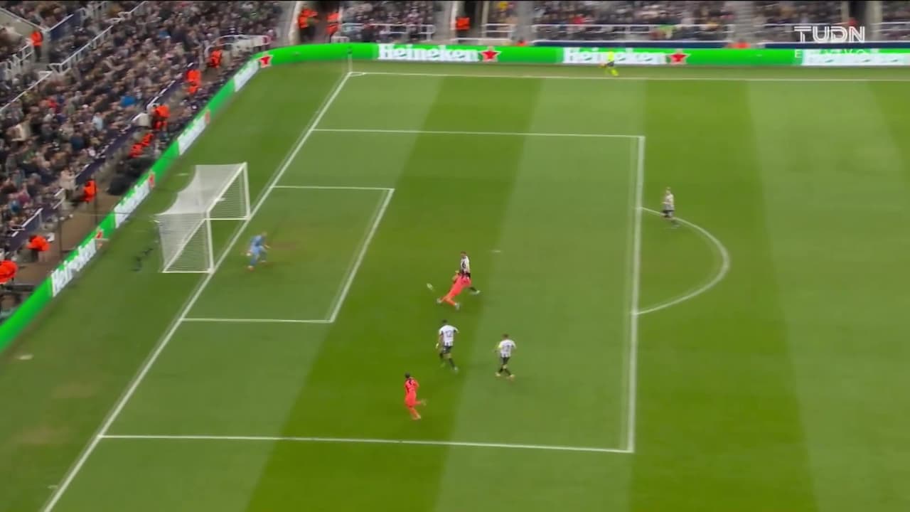 ¡El oso de la semana! Raphinha deja solo a Lewandowski y la manda a un lado