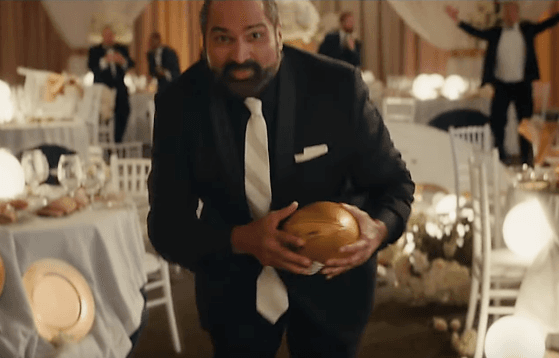Y uno de sus grandes socios, el estelar corredor Franco Harris, quien incluso en el comercial volvió a interpretar su 'inmaculada recepción'.