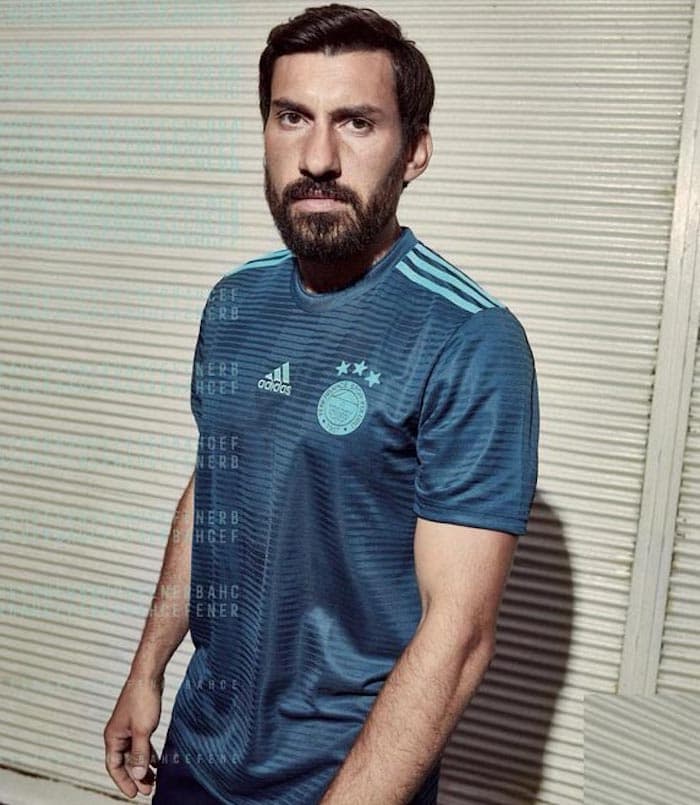 <b>Fenerbahce S.K. <i>(Away) - </i></b>Turquía