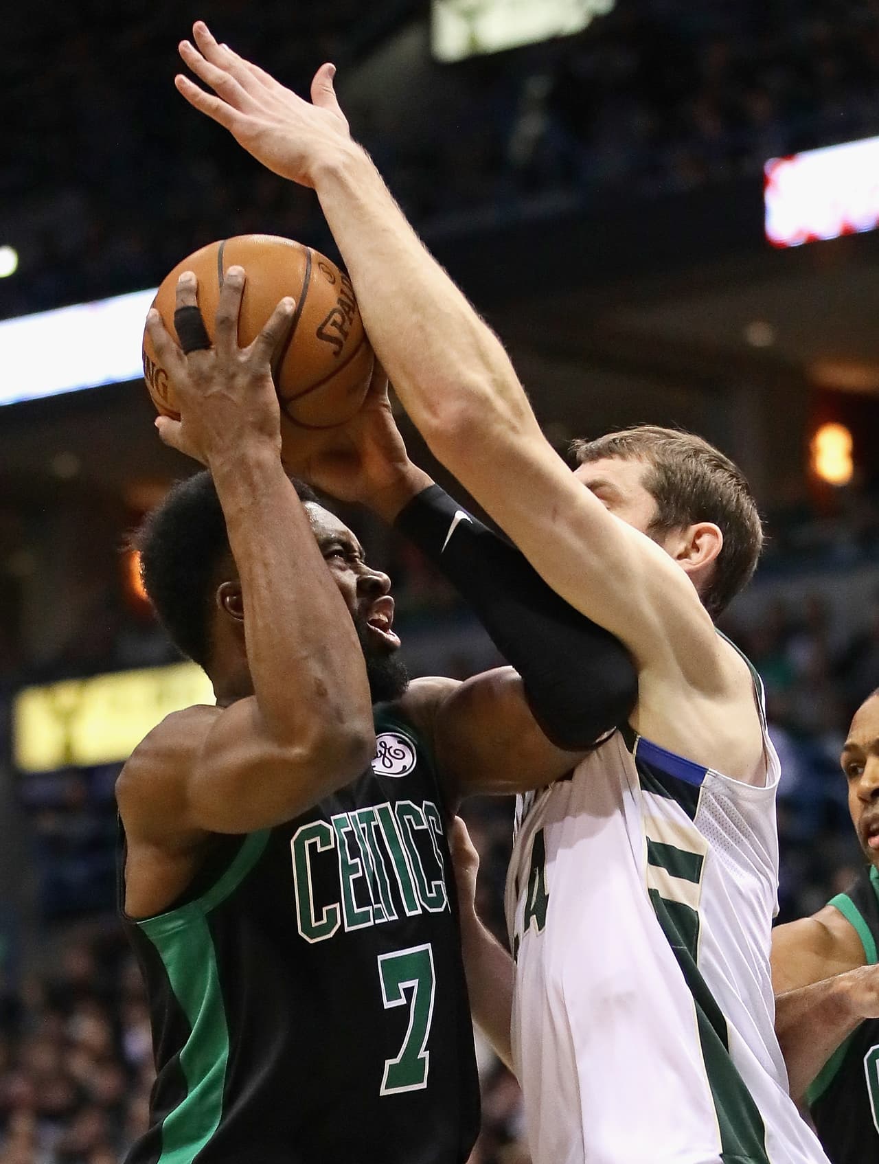 Sin embargo, y a pesar de anotar 35 puntos frente a 29 de Milwaukee, los de Boston se vieron superados.