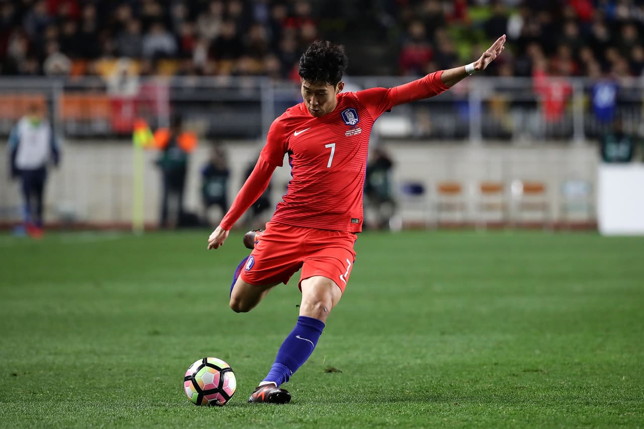 Son, la estrella del equipo local, encontraría el 2-0 a favor en el minuto 61 con este remate, sin mucha potencia, que encontró una floja respuesta del portero 'cafetero'.