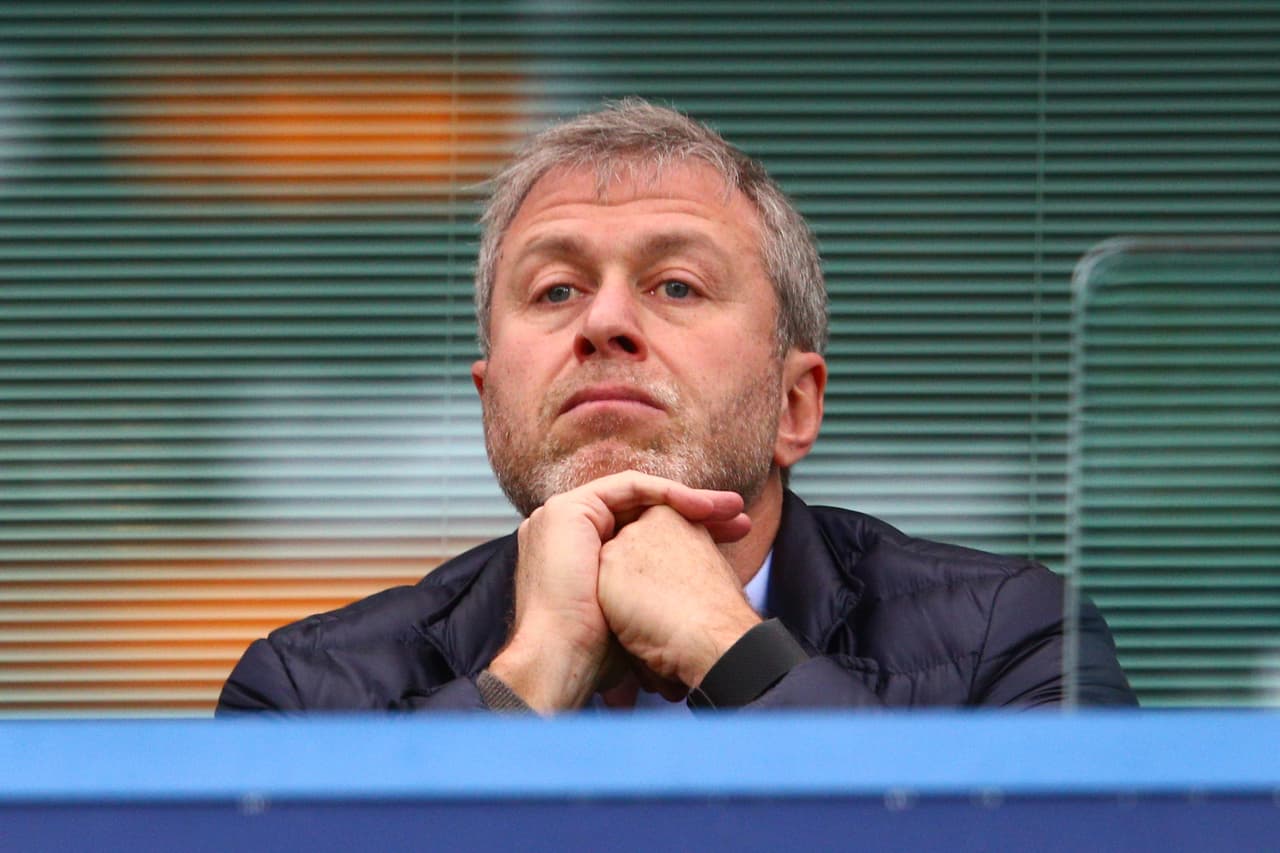 El dueño del Chelsea, Roman Abramovich, compró a Willian y a Eto'o negociándolos directamente con su compatriota Kerimov.