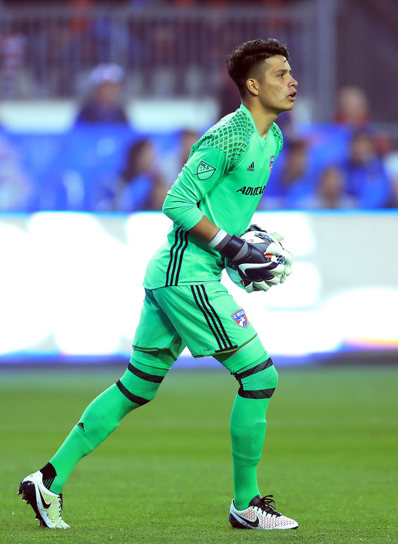 González aún debe pulir sus recorridos en el área y su juego de pies, aspectos que le cuestan bastante en general a los arqueros mexicanos.