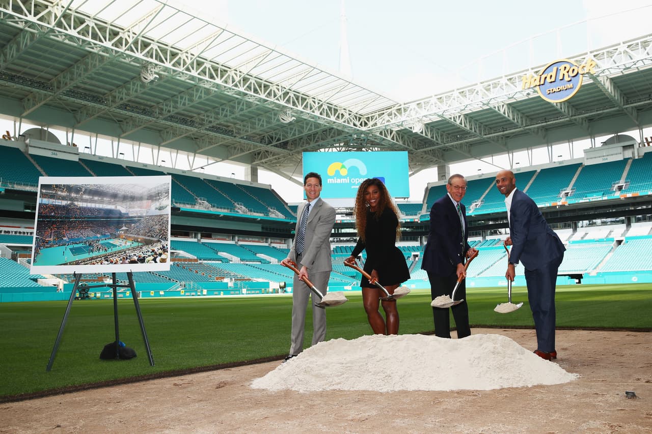 El proyecto busca que los principales partidos se lleven a cabo en el escenario con 65 mil personas en un estadio techado. Se espera que se mantengan las canchas en superficie dura.