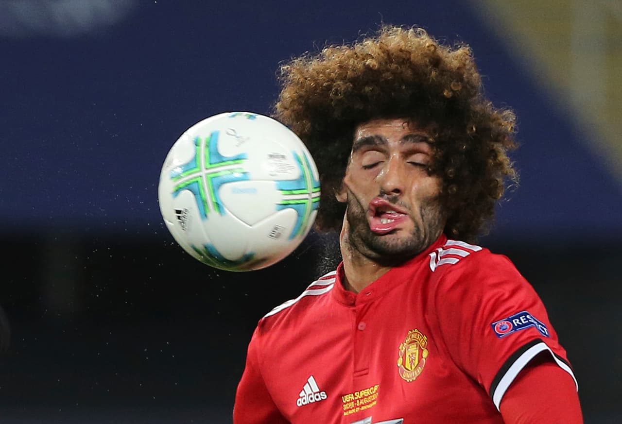 La imagen de Fellaini recibiendo un balón con su rostro le dio la vuelta al mundo como una de las más recordadas en este 2017. El año para Manchester Unite por suerte no fue tan duro como ese impacto.