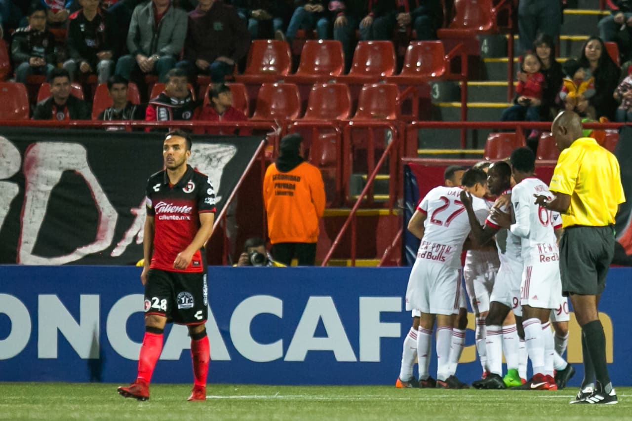 Xolos de Tijuana cayó 0-2 contra New York Red Bulls en el partido de ida de los cuartos de final de la Liga de Campeones de Concacaf en el estadio Caliente, con lo que tendrá que remontar de visita.