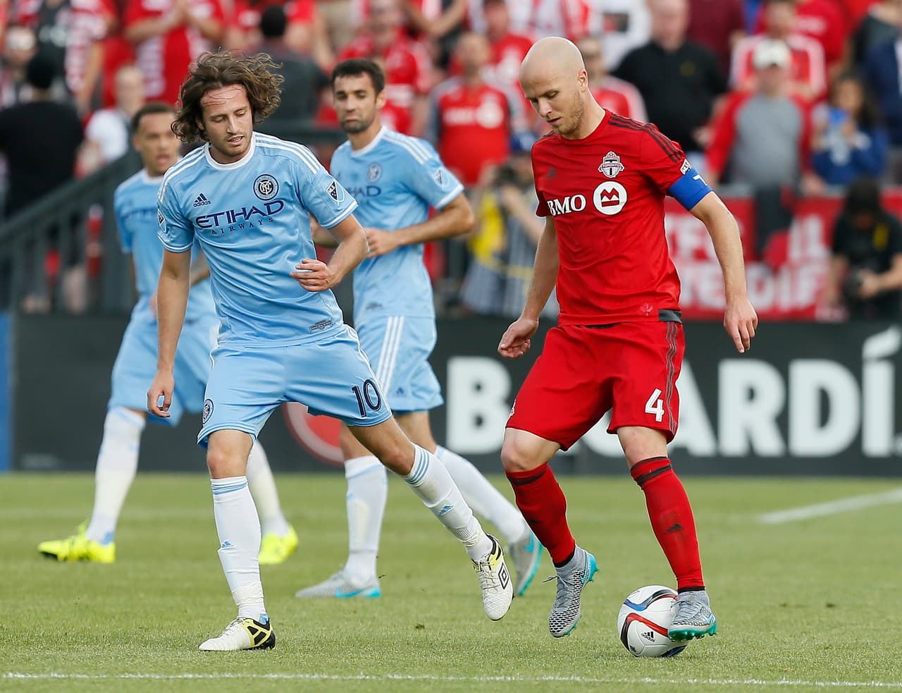 Mucha expectativa generó la visita de New York City FC a Toronto ya que era la primera vez que se enfrentaban la estrella italiana Sebastián Giovinco y el crack español David Villa.