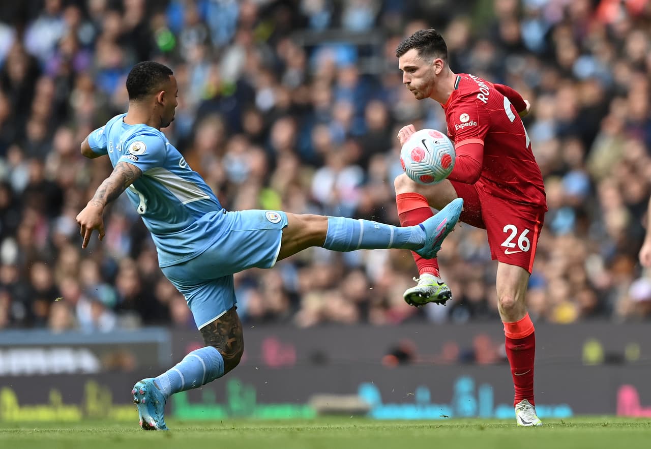Manchester City y Liverpool dieron un gran partido en Etihad Stadium con un 2-2 final que deja todo igual en la lucha por el título de la Premier League de Inglaterra.