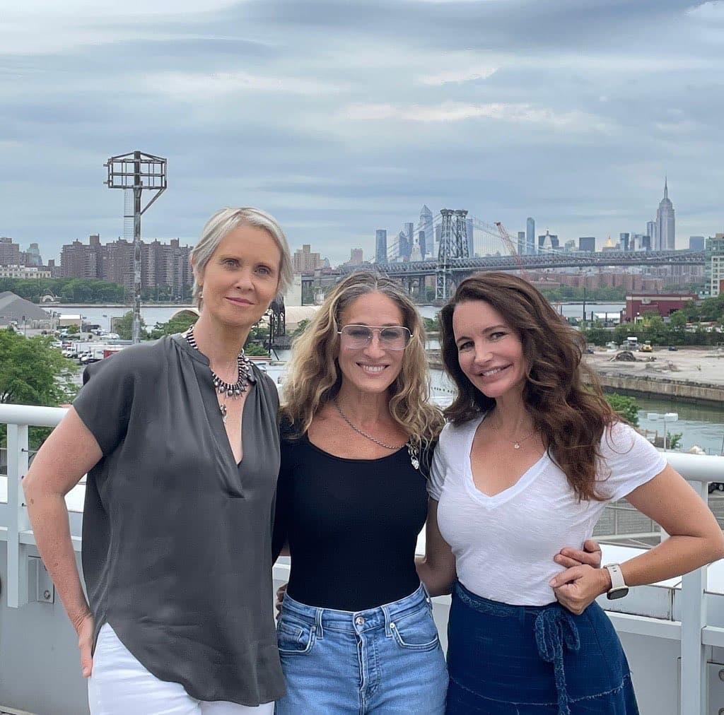 "La amistad nunca pasa de moda" Nixon escribió en su publicación con el
<i>hasthtag </i>#AndJustLikeThat.