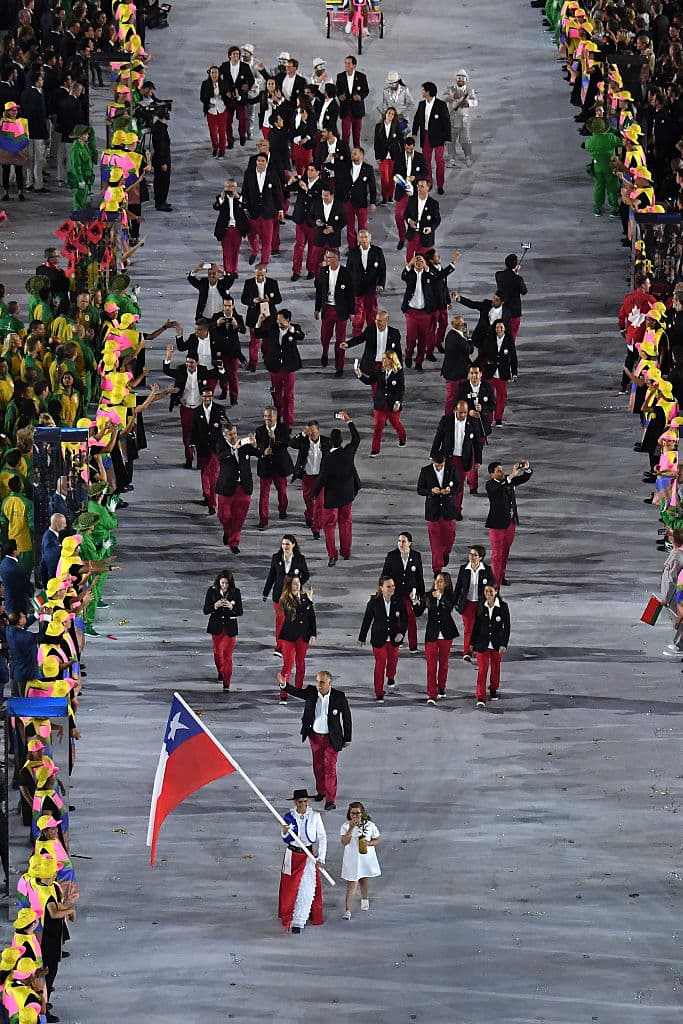 Al frente de la delegación de Chile avanzó Érika Olivera.