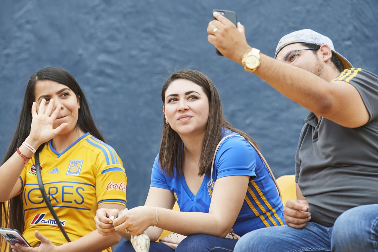 Este es el marco con el que las aficiones de los dos equipos regiomontanos se preparaban para alentar a Tigres y Rayados en el Clásico Regio edición internacional en la Final de la Liga Campeones de la Concacaf.