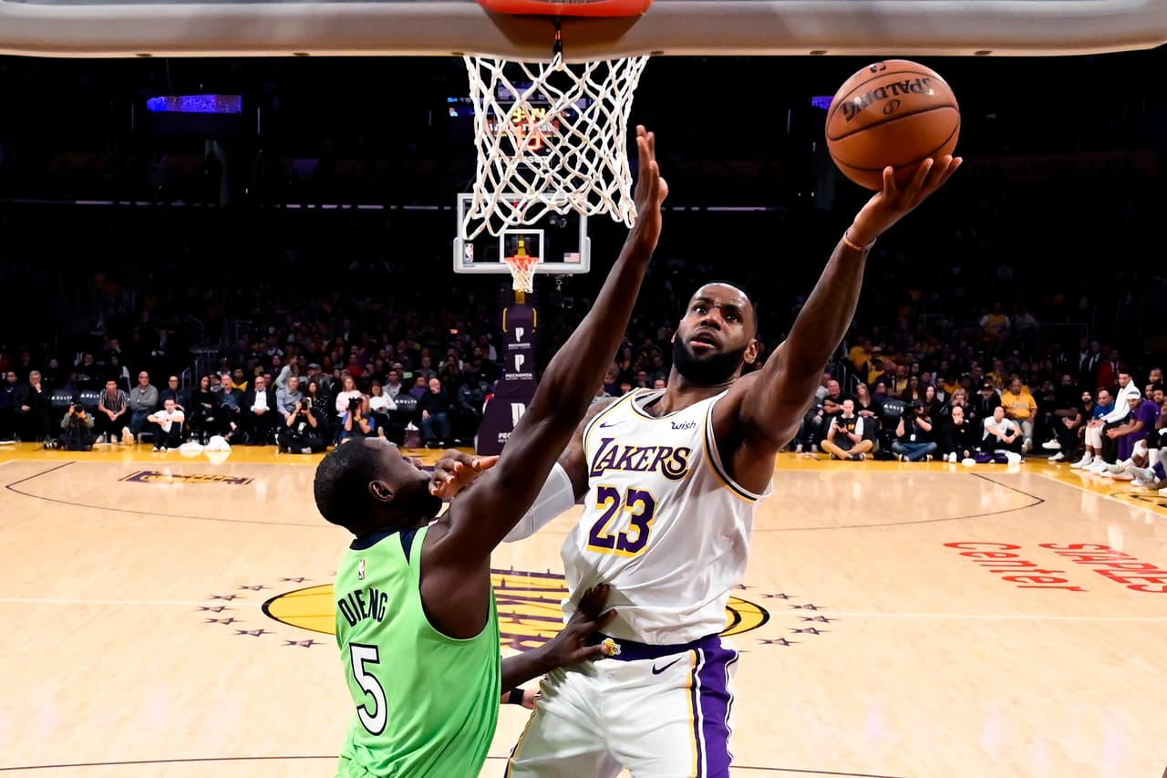 Los Angeles Lakers han dominado todos su partidos en diciembre, superando a sus oponentes por más de 18 puntos por 100 posesiones de balón en su racha ganadora de cuatro juegos al hilo. Su récord es de 21-3.