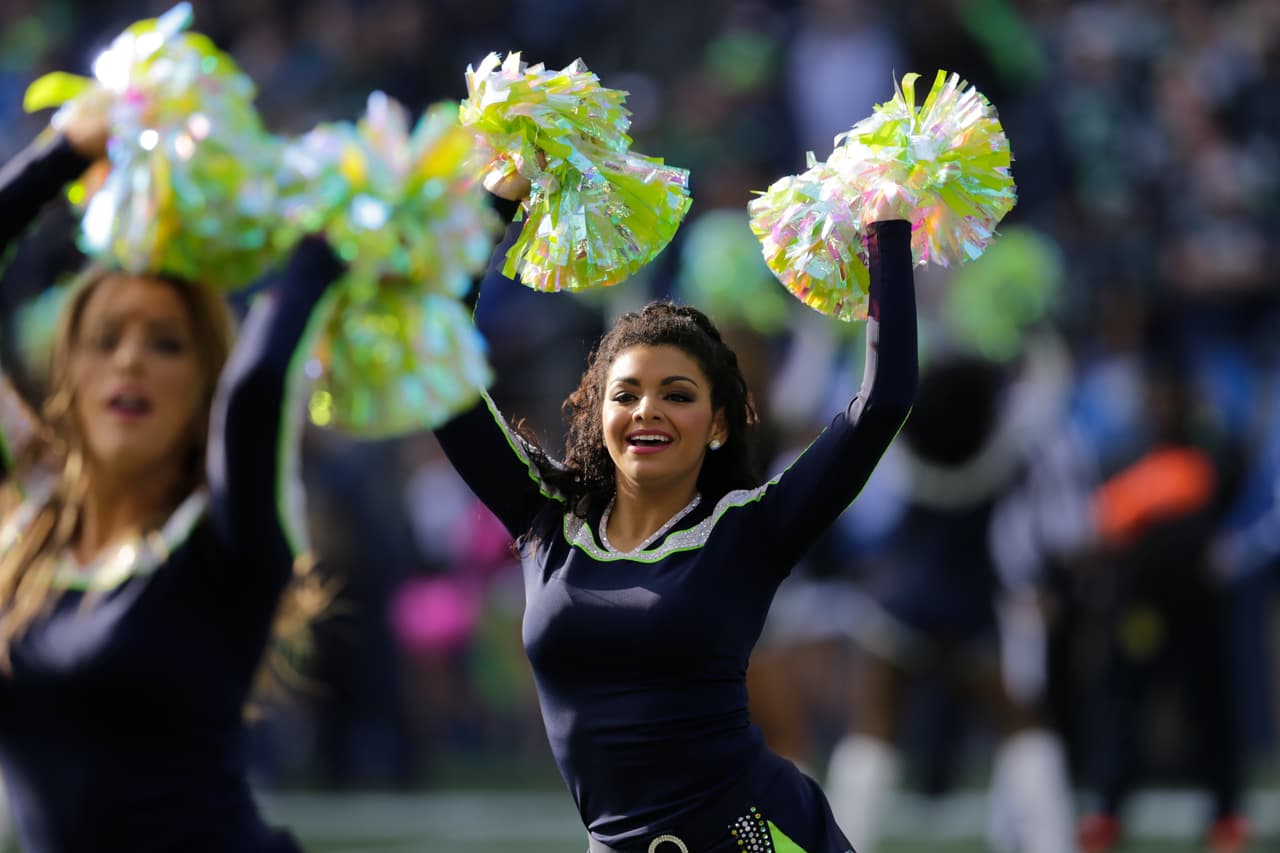 Las animadoras de los equipos de la NFL le dieron ese ingrediente extra al espectáculo y la fiesta del fútbol americano estadounidense, incluso, sin temer al clima en algunos casos.