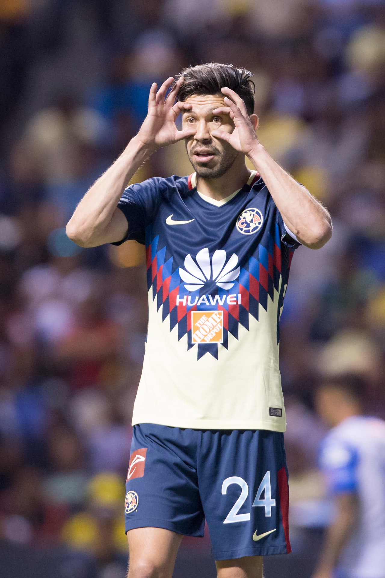 Oribe Peralta ni ninguno de sus compañeros, tuvo la calma para hacer circular el balón a su favor. Se dejaron envolver en el juego del rival.