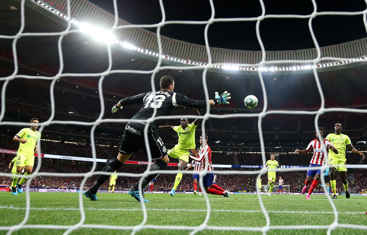 Hermosa toma posterior del 1-0 anotado mediante testarazo por Álvaro Morata.