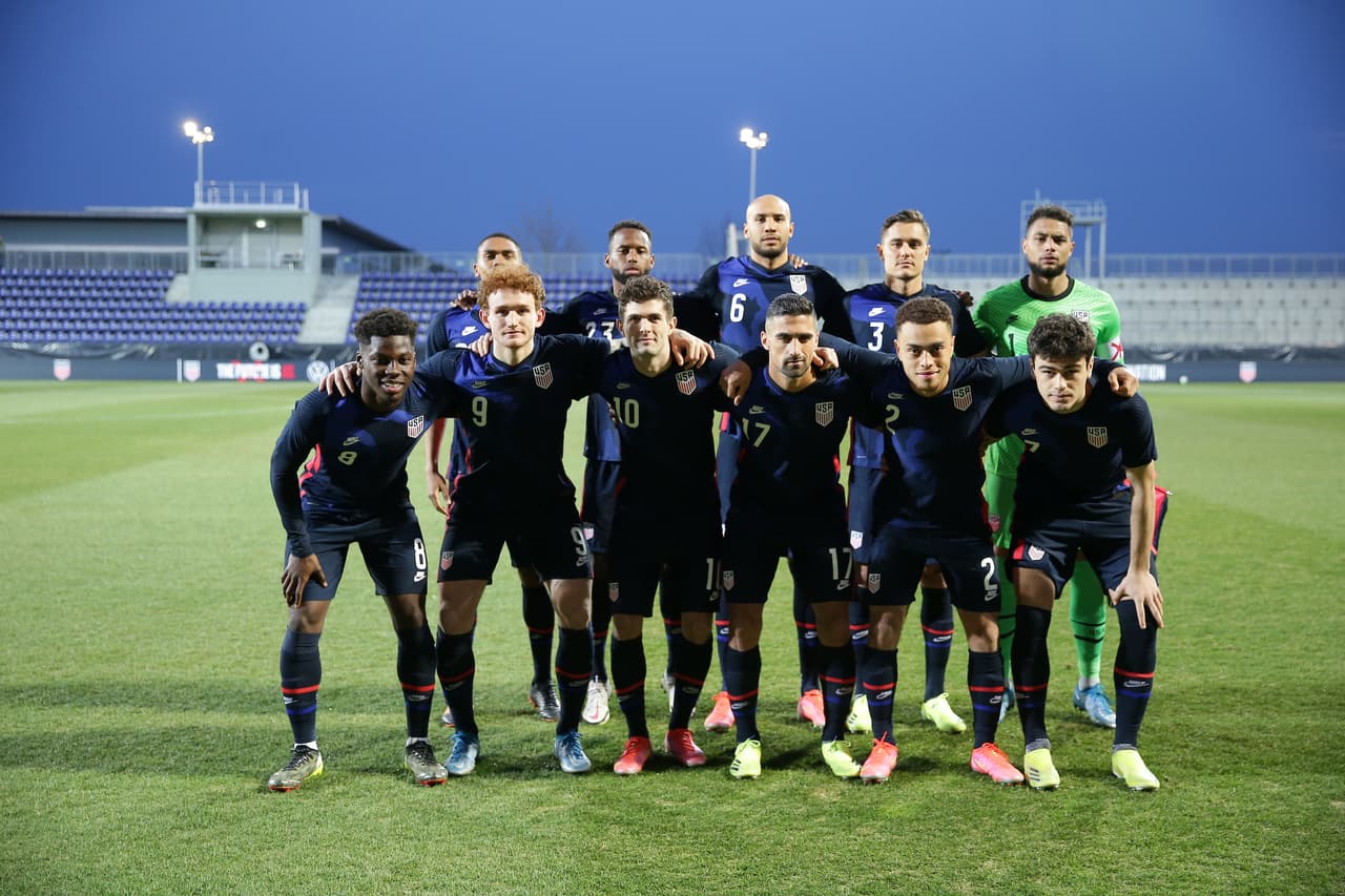 Estados Unidos se impone ante Jamaica 4-1 durante un partido amistoso. Sergiño Dest estrena cuenta goleadora con el selectivo estadounidense, pues abrió el marcador al minuto 34, seguido de Brenden Aaronson y Sebastian Lleglet cerró con broche de oro, pues anota doblete rumbo al final del encuentro.