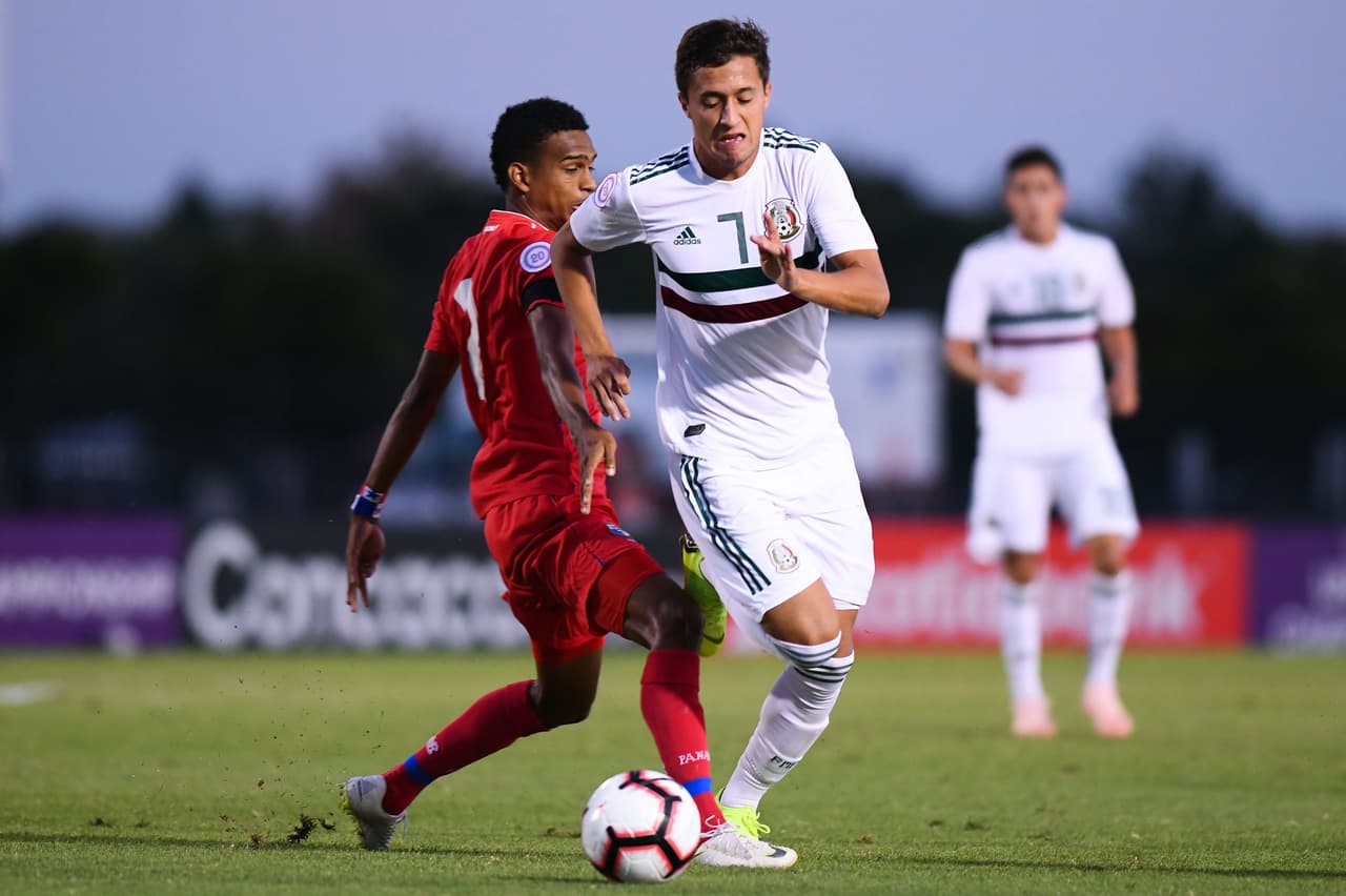 El equipo mexicano parecía haber sido sacudido severamente tras haber permitido un gol que no estaba en el libreto. De inmediato mostró su faceta ofensiva buscando igualar.