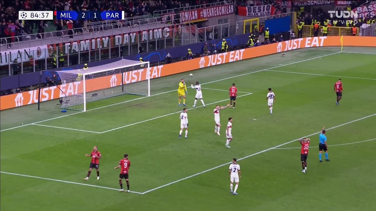 ¡TIRO ATAJADO! disparo por Noah Okafor.