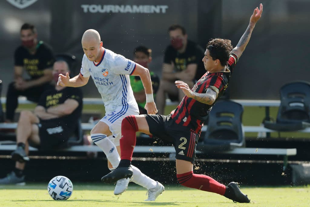 Para la segunda mitad, los visitantes tomaron la iniciativa de ataque, aunque Atlanta también respondía los embates. Kubo de Cincinnati y Barco de Atlanta fueron referentes en el ataque de cada escuadra.