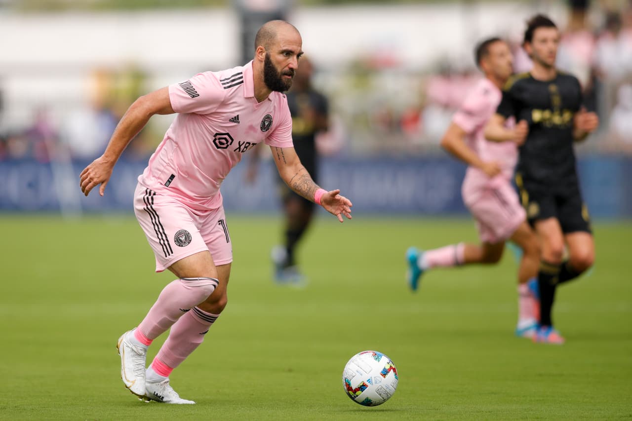 Tampoco pudo hacerlo Gonzalo Higuaín.
<br>