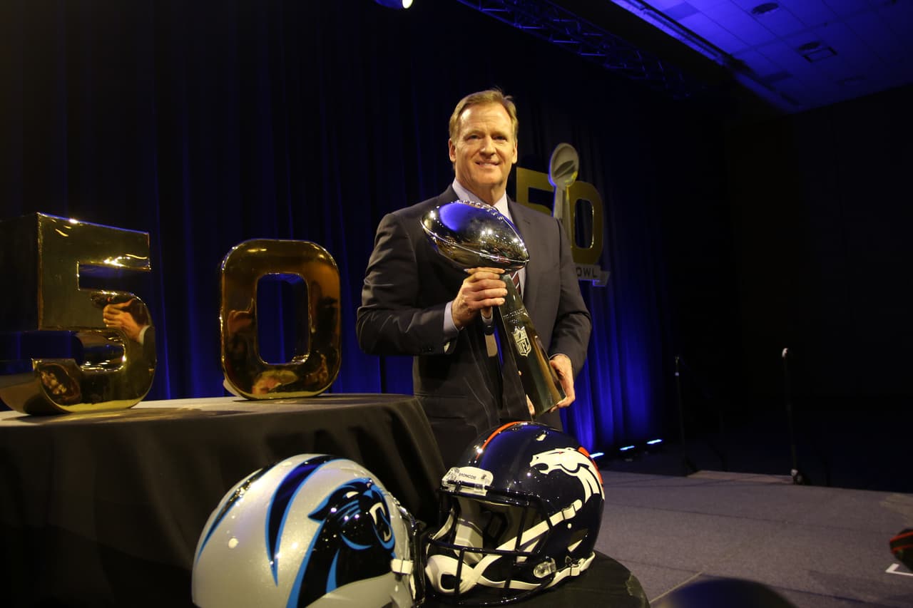 El Comisionado Roger Goodell felicitó a Carolina Panthers y Denver Broncos a quienes deseó la mejor de las suertes.