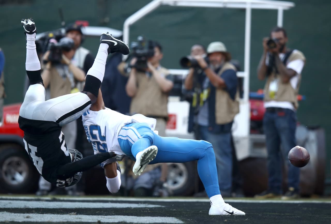 Los Oakland Raiders consiguieron una importante victoria para mantenerse en la pelea de su división.