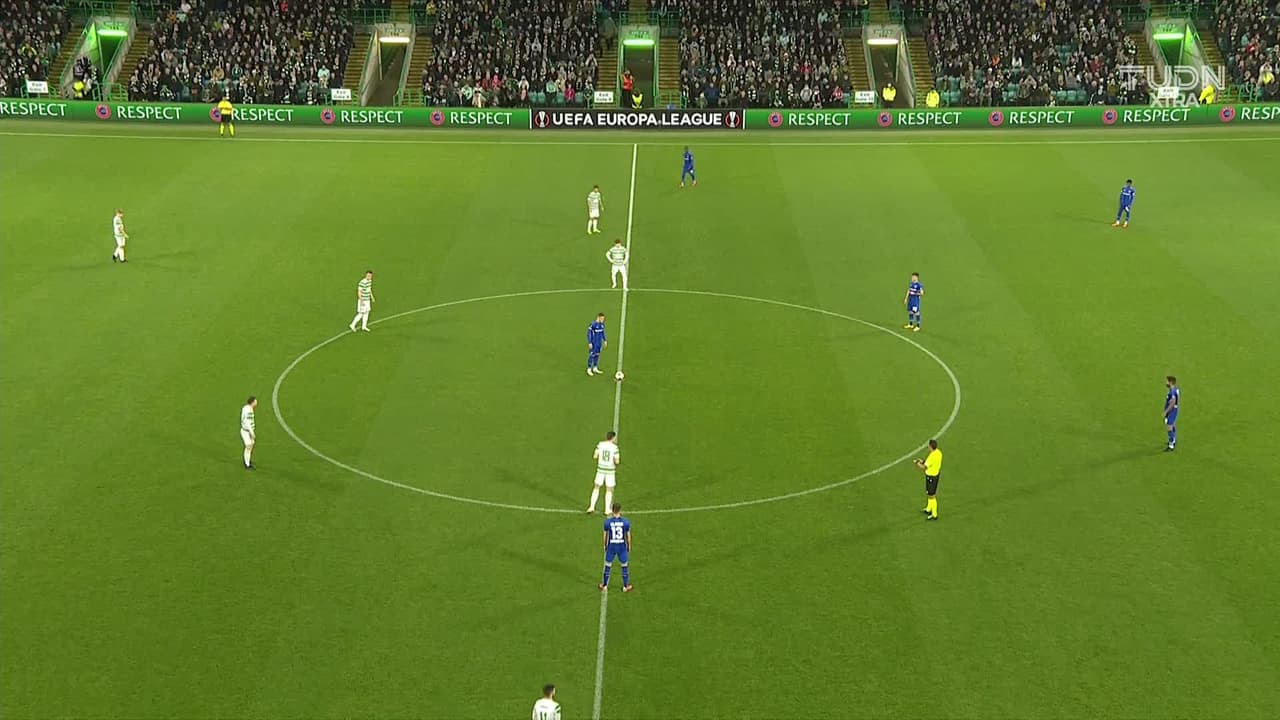 Arranca el partido y la pelota está en juego.