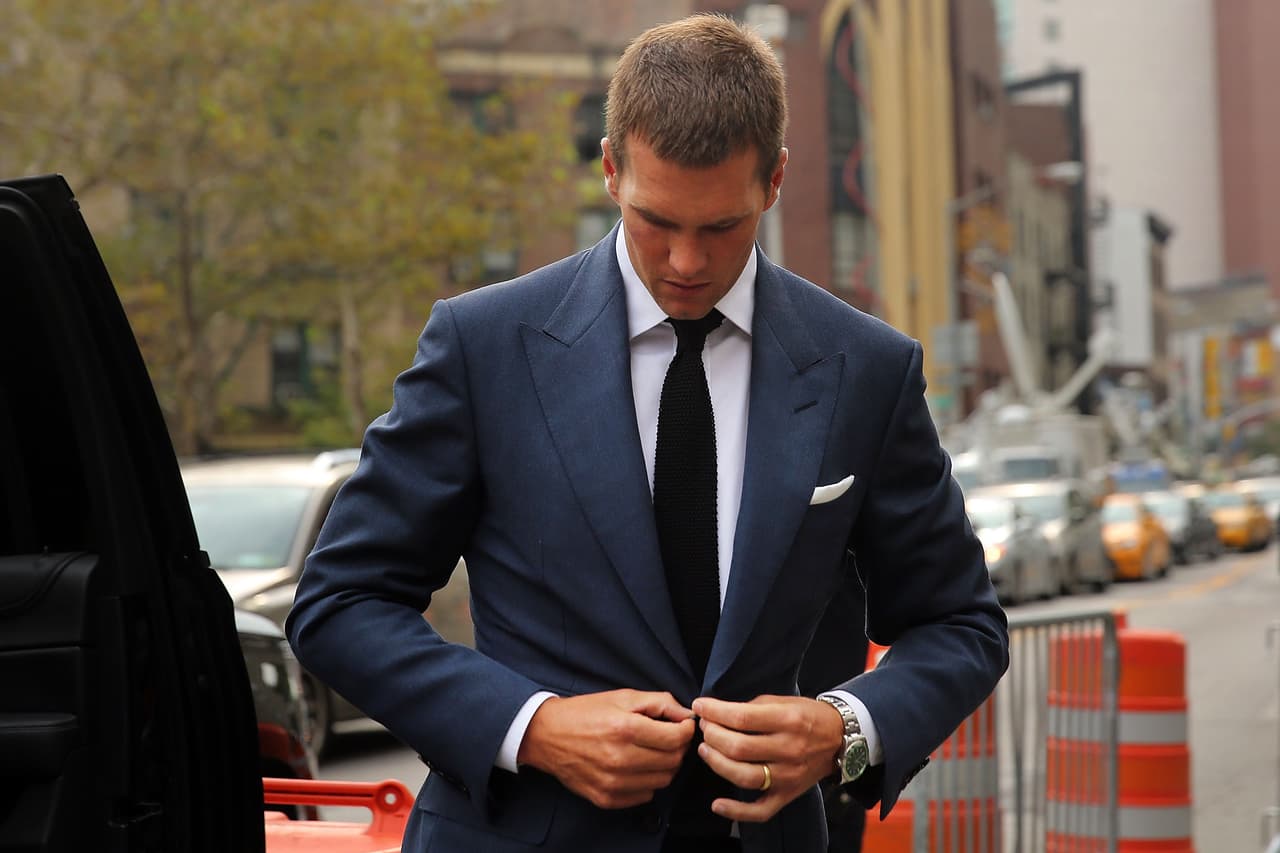 La NFL castigó a Tom Brady por el caso del 'Deflagate' por usar balones desinflados con una sanción económica y una suspensión de cuatro partidos.