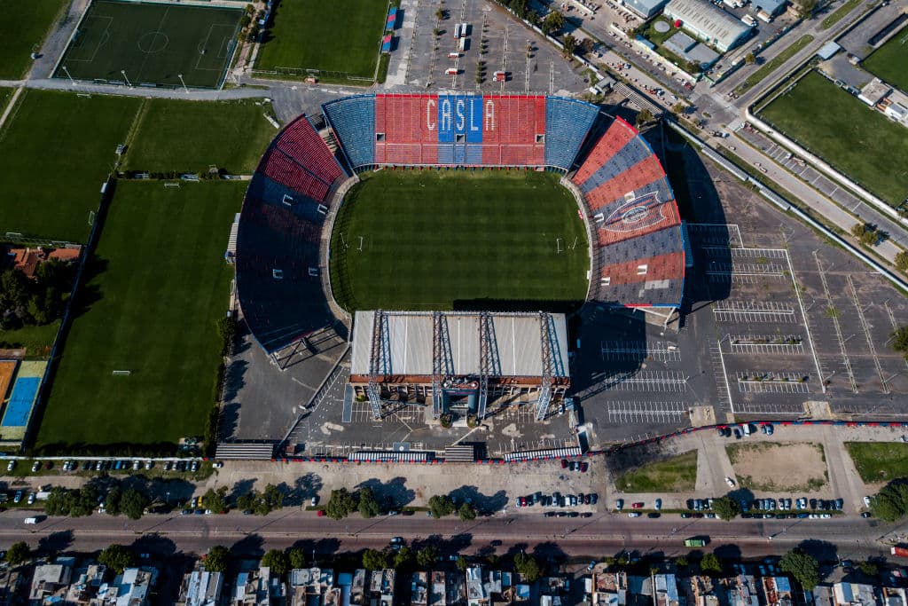 Puede recibir hasta 48 mil espectadores.