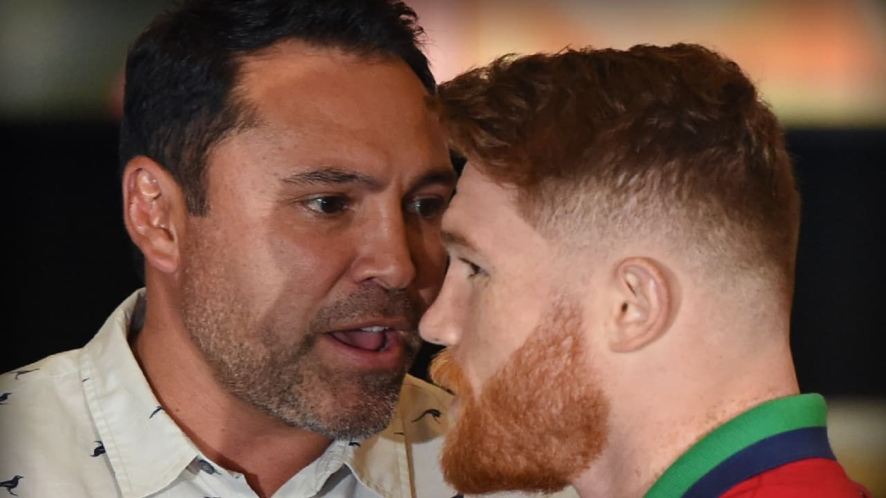 De la Hoya critica a Canelo: "Juega mucho golf, que lo haga de 90 años"