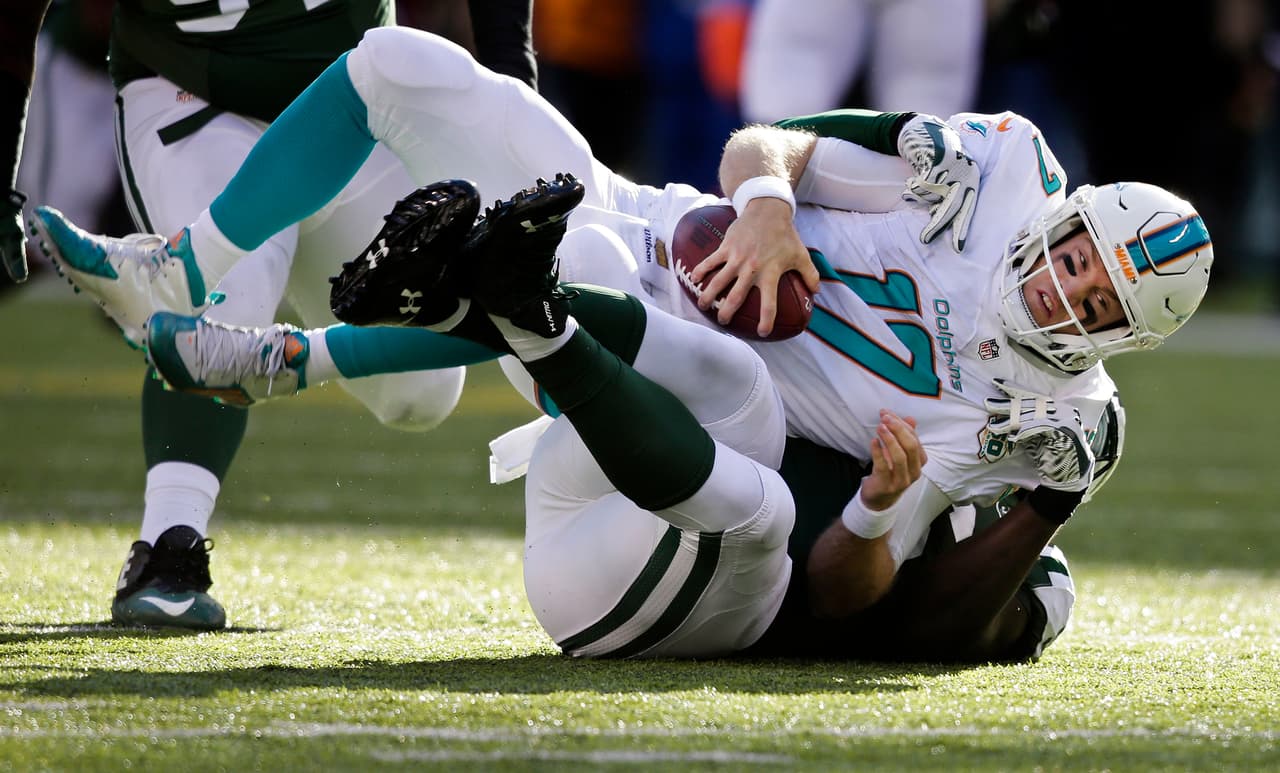 Los Jets continúan en la lucha por el comodín en la AFC al derrotar 38-20 a los Dolphins, checa las mejores tomas del partido.