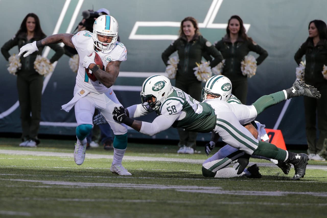 Los Jets continúan en la lucha por el comodín en la AFC al derrotar 38-20 a los Dolphins, checa las mejores tomas del partido.
