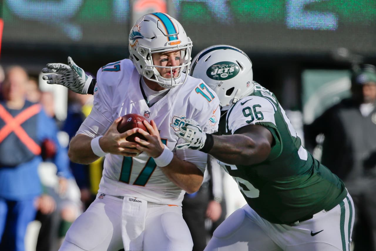 Los Jets continúan en la lucha por el comodín en la AFC al derrotar 38-20 a los Dolphins, checa las mejores tomas del partido.