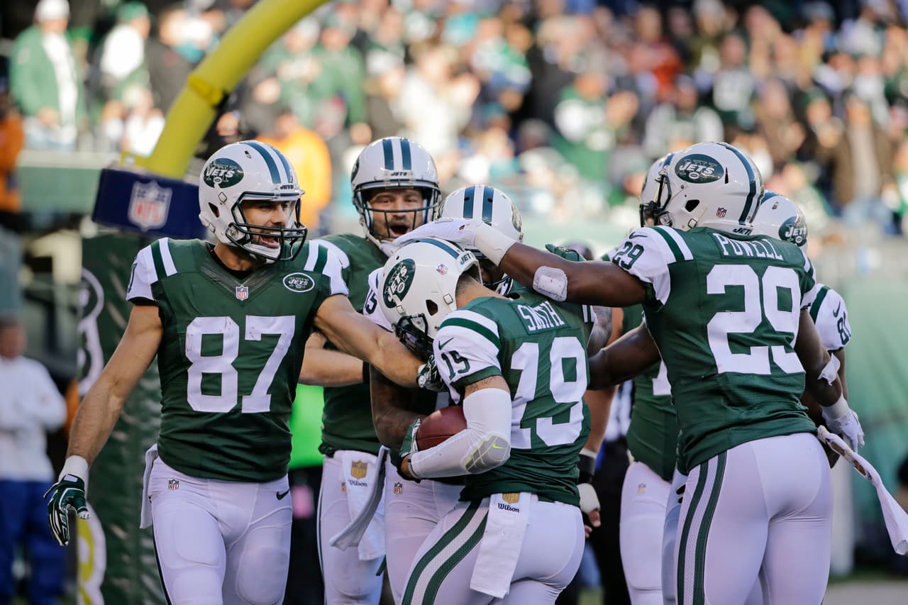 Los Jets continúan en la lucha por el comodín en la AFC al derrotar 38-20 a los Dolphins, checa las mejores tomas del partido.