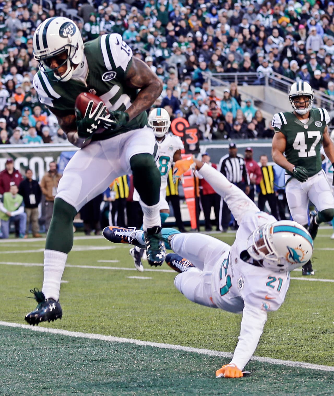 Los Jets continúan en la lucha por el comodín en la AFC al derrotar 38-20 a los Dolphins, checa las mejores tomas del partido.