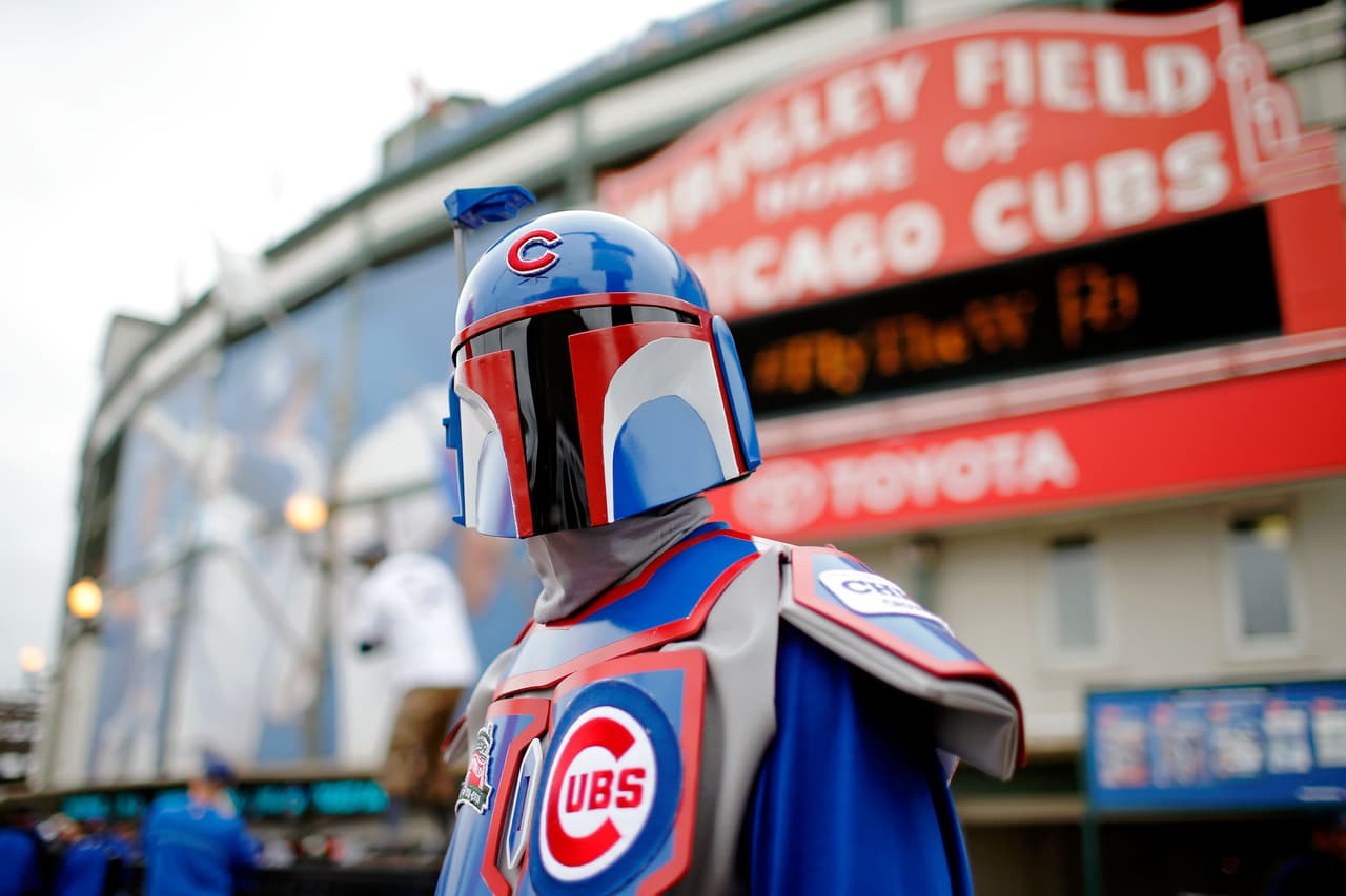 Desde temprano Fans los Cubs se dieron cita en el Wrigley Field por el cuarto juego contra los Cardenales. Hoy podría hacerse historia.