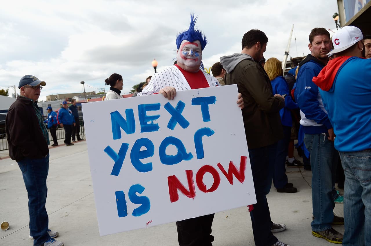 Desde temprano Fans los Cubs se dieron cita en el Wrigley Field por el cuarto juego contra los Cardenales. Hoy podría hacerse historia.