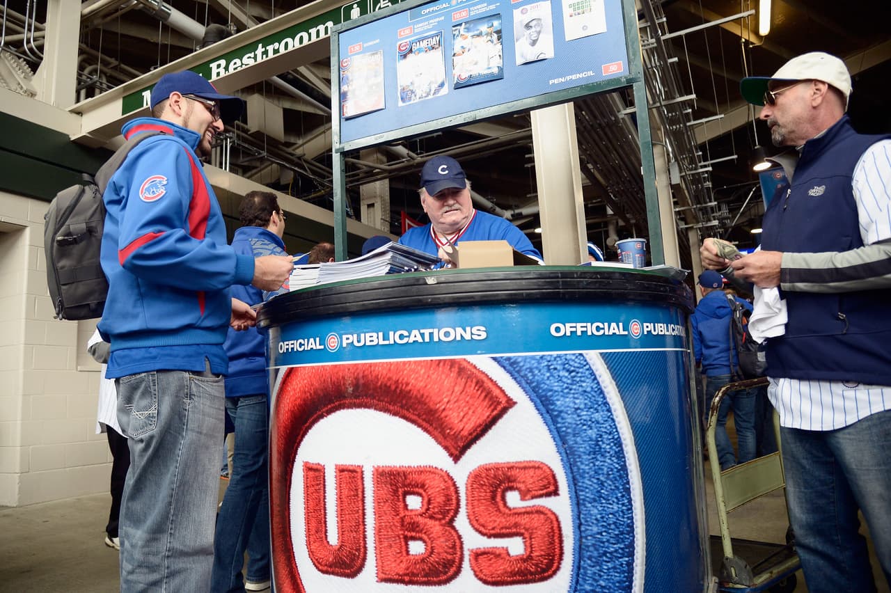 Desde temprano Fans los Cubs se dieron cita en el Wrigley Field por el cuarto juego contra los Cardenales. Hoy podría hacerse historia.