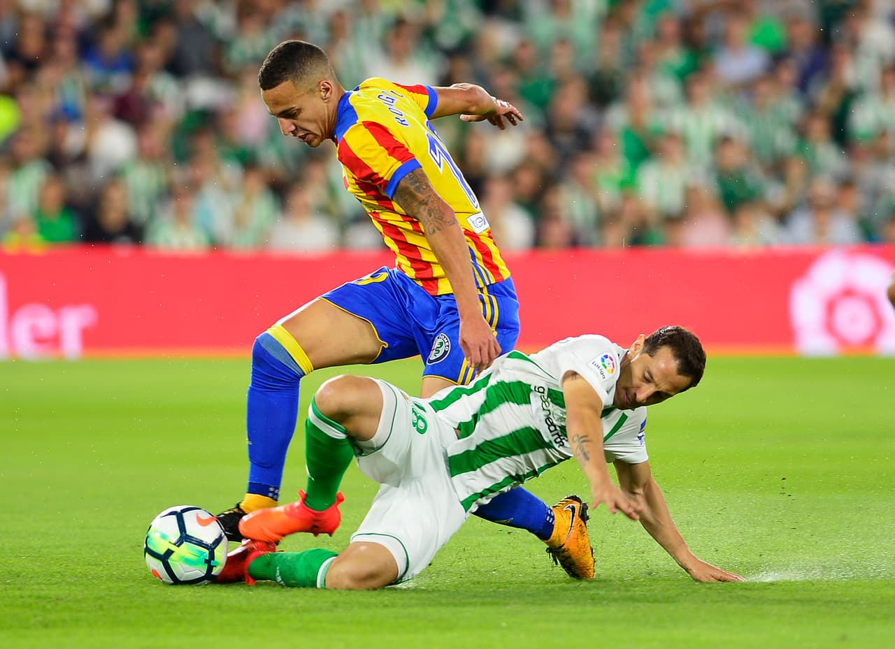 Espanyol Vs. Betis / Lunes 30 de octubre - 4:00 p.m. ET/3:00 p.m.CT/1:00 p.m. PT: los dos triunfos ante Alavés, por La Liga, y Cádiz, por la Copa del Rey, tienen revitalizado al equipo andaluz. Andrés Guardado será titular, luego de descansar en el juego de Copa.