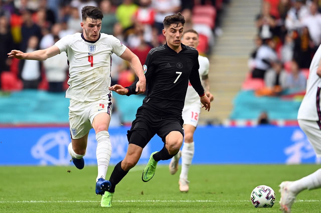 Inglaterra derrota a Alemania 2-0 y califica sin problema a Cuartos de Final. Con anotaciones de Sterling y Kane, los 'Tres Leones' dejan fuera a los alemanes y los mandan a casa. El inglés Jack Grealish fue clave para las anotaciones.