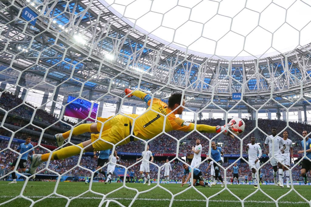 Y así como no entró la libélula en su cuerpo, Lloris tampoco permitió que el balón se introdujera en su arco y al minuto 43 de juego tuvo una atajada que podría ser la mejor del Mundial.