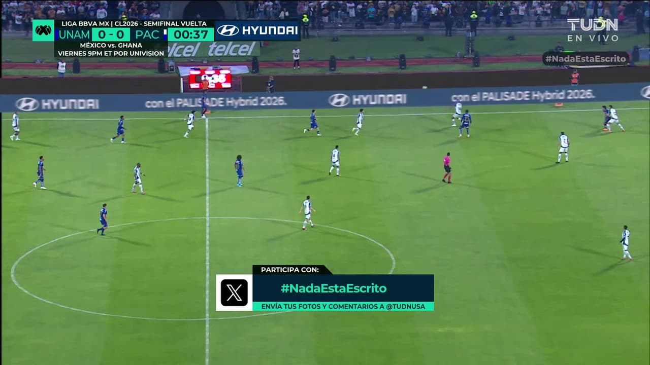 Arranca el partido y la pelota está en juego.