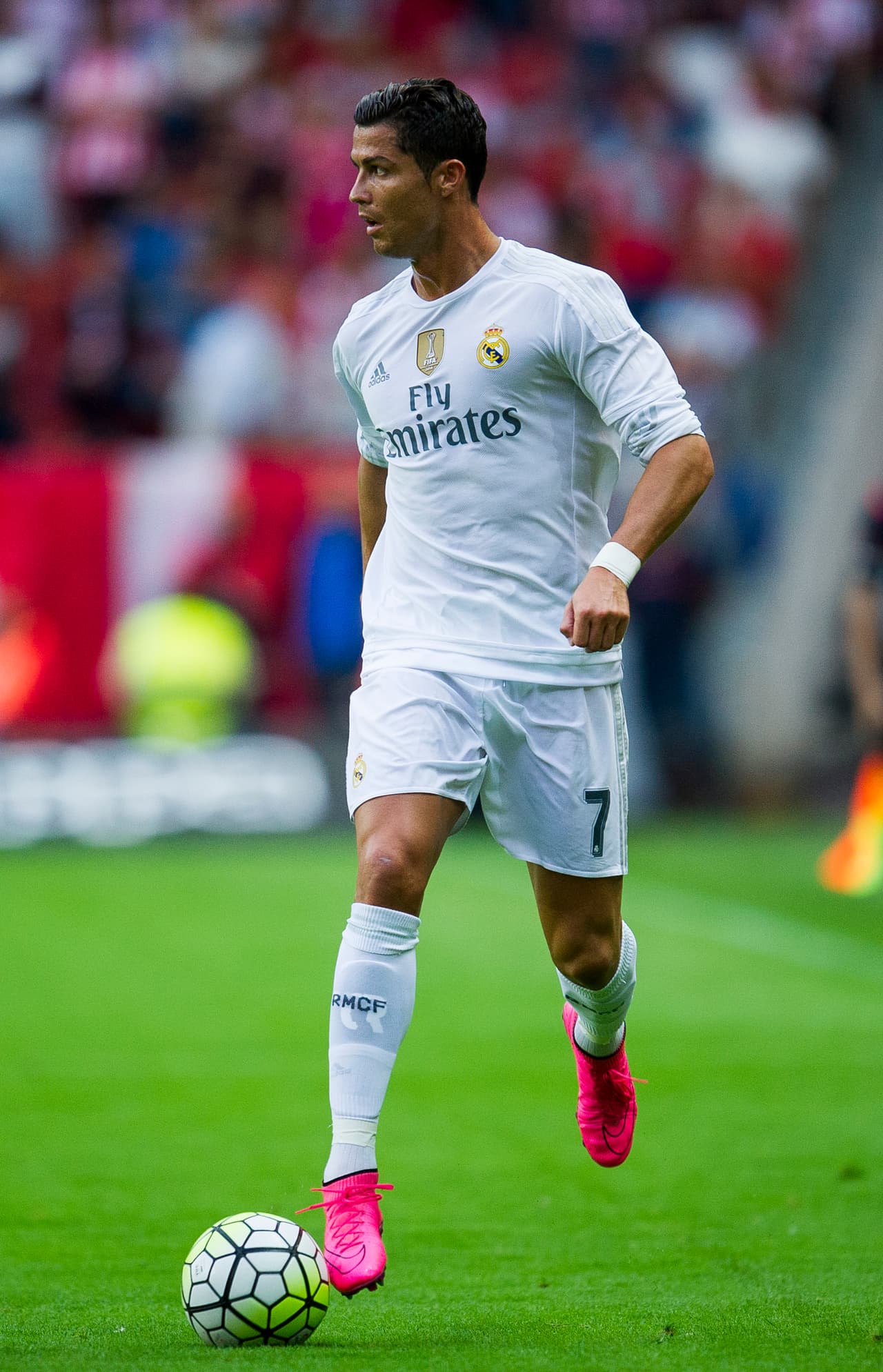 Por su parte, Cristiano Ronaldo se ha hecho con “La Orejona” en dos ocasiones. La primera con el Manchester United, de Inglaterra, en el 2008 y la segunda con el Real Madrid, de España, en el 2014.