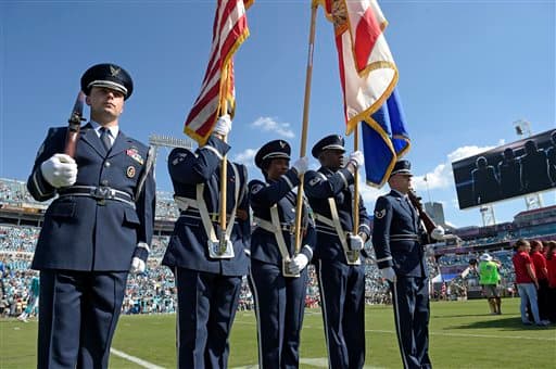 La NFL honró al Ejército de los Estados Unidos de América en la semana 9 de actividad en varios estadios, aquí las mejores imágenes.