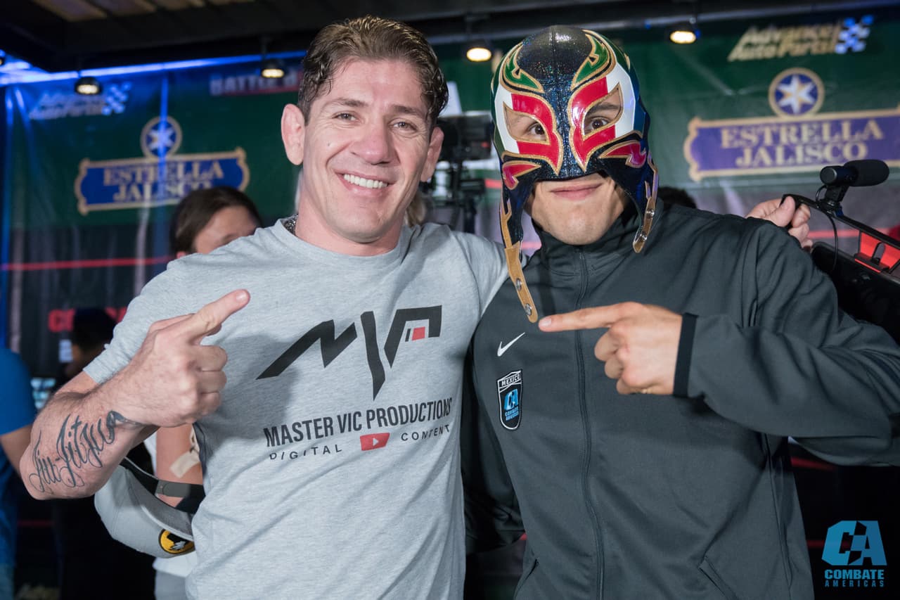 El Gimnasio de Nuevo León, Monterrey, vivió el inicio del Combate Américas II de este 2018 en el que la pelea antre Erik 'Goyito' Pérez y David 'DJ' Fuentes será la cereza de la noche. Los pesajes no tuvieron mayor sobresalto y ya está todo preparado para que en la noche del viernes los luchadores busquen la victoria.